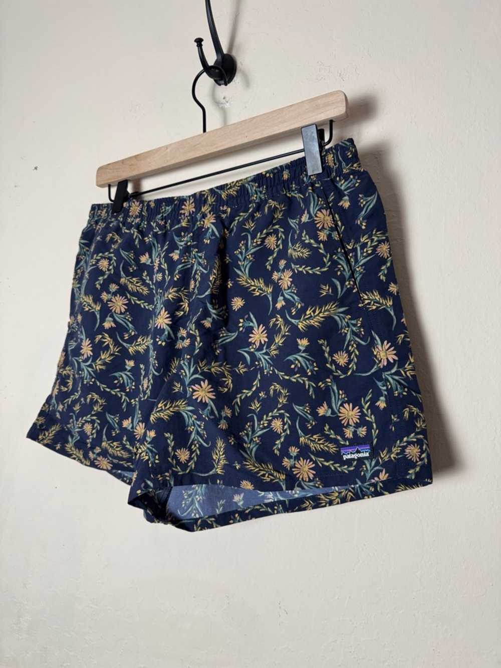Patagonia Womens Baggies Shorts  Size Medium - Picture 3 of 6